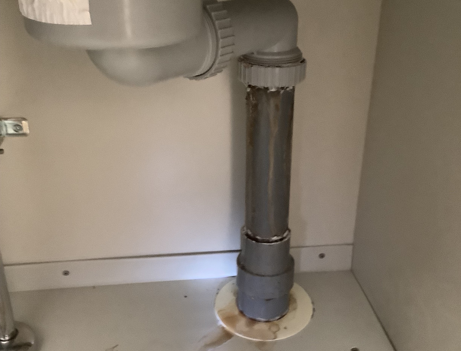 キッチンの排水水漏れ対応