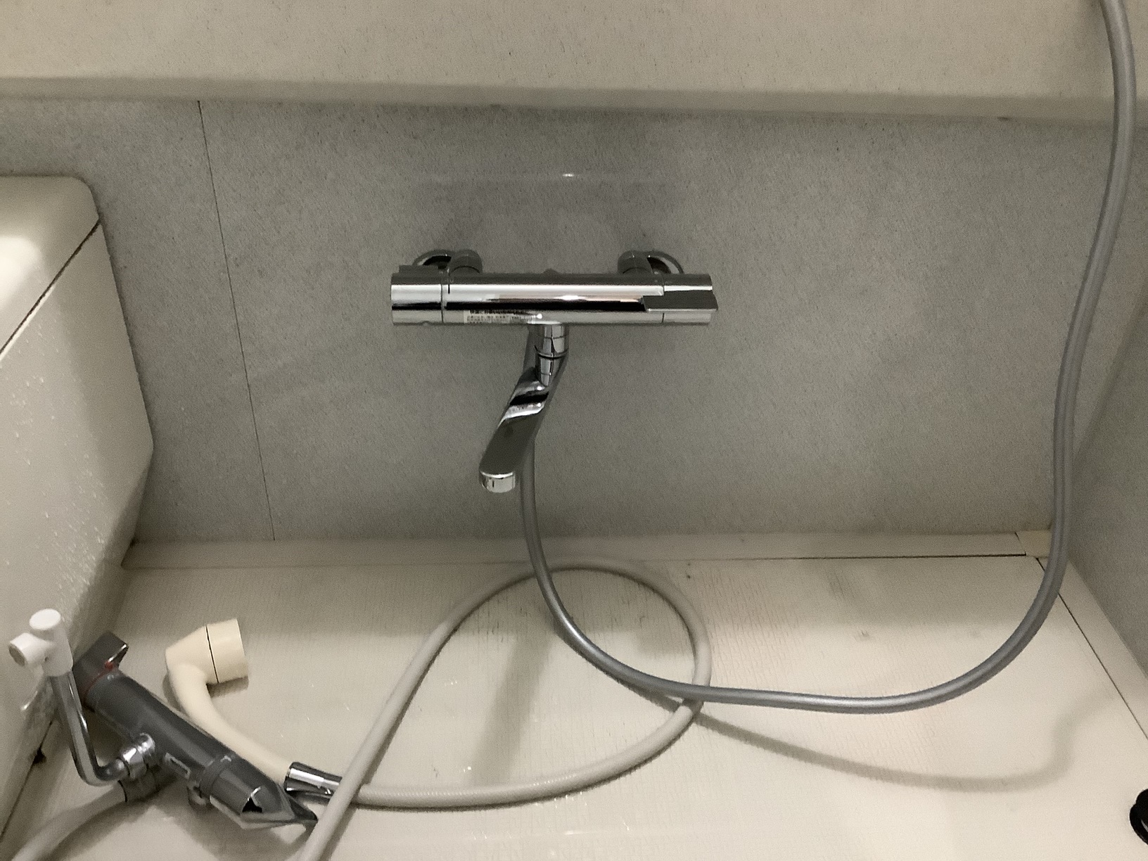 浴室シャワー混合栓交換