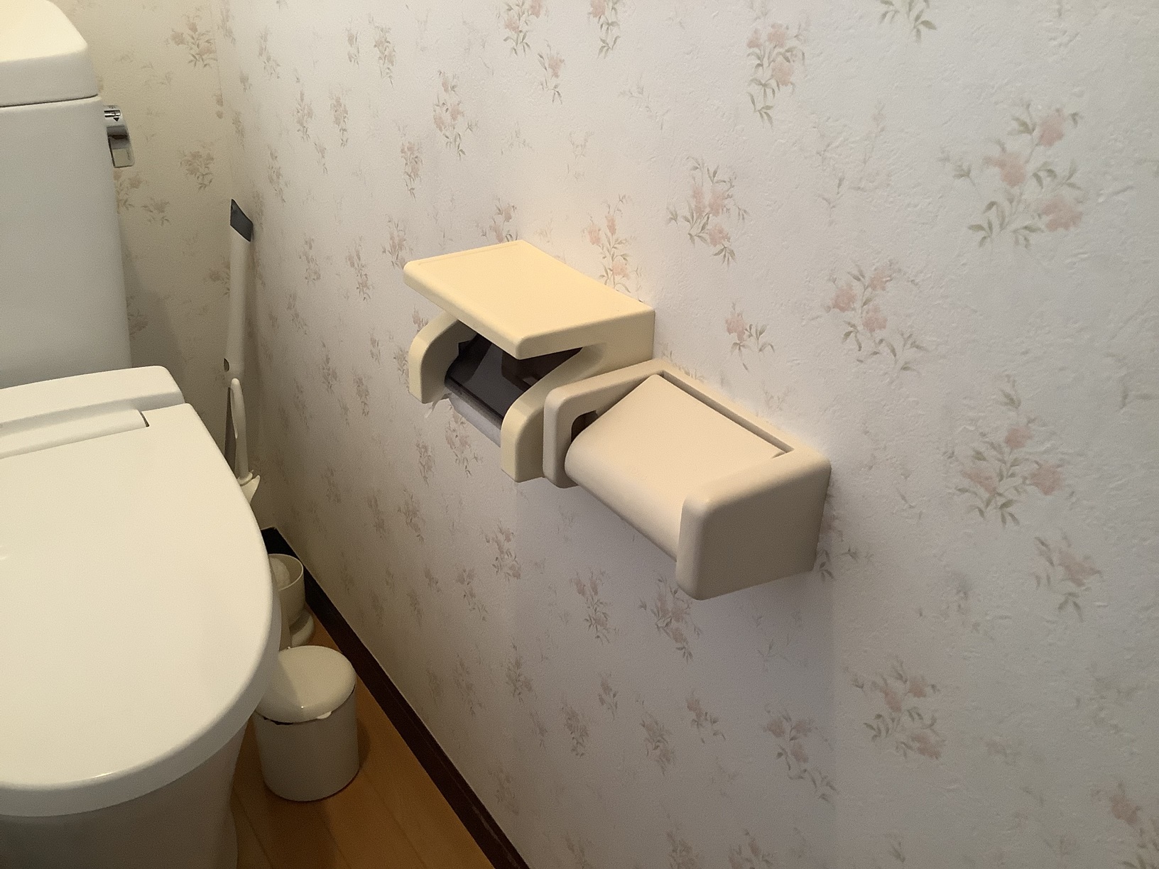 トイレのペーパータオルホルダー取付け