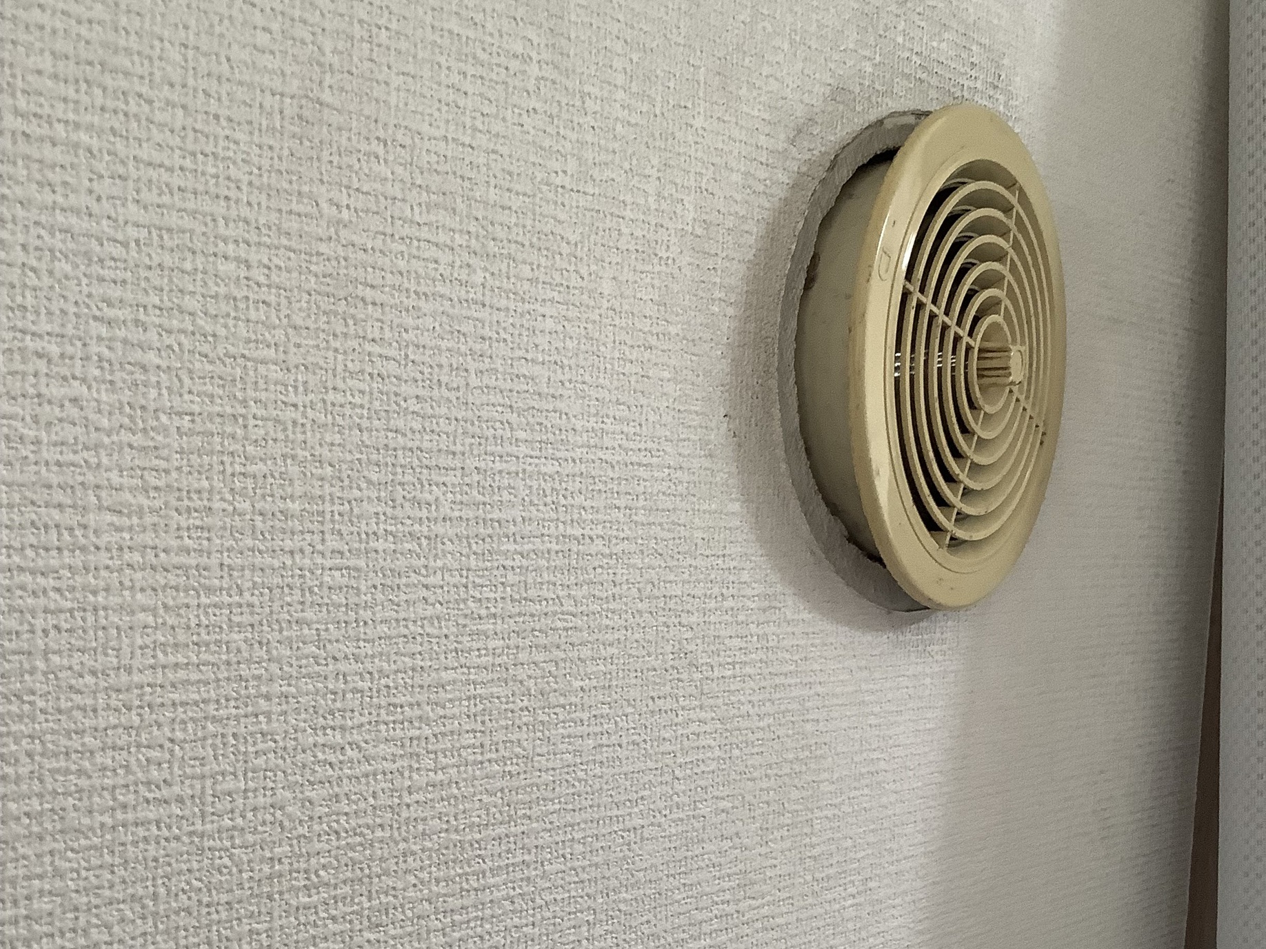 通気口が外れる