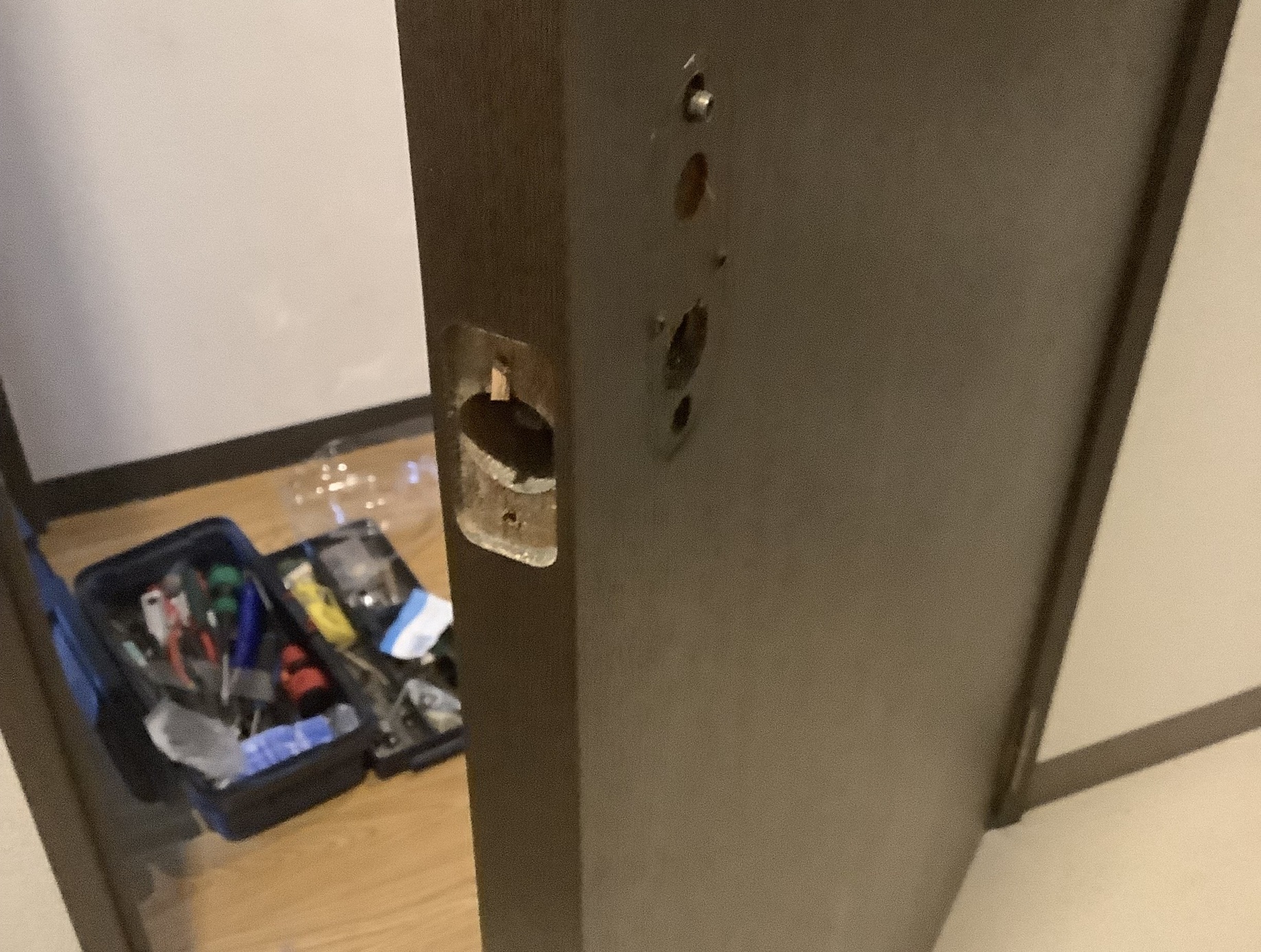 洗面所のドアノブが取れて開かない