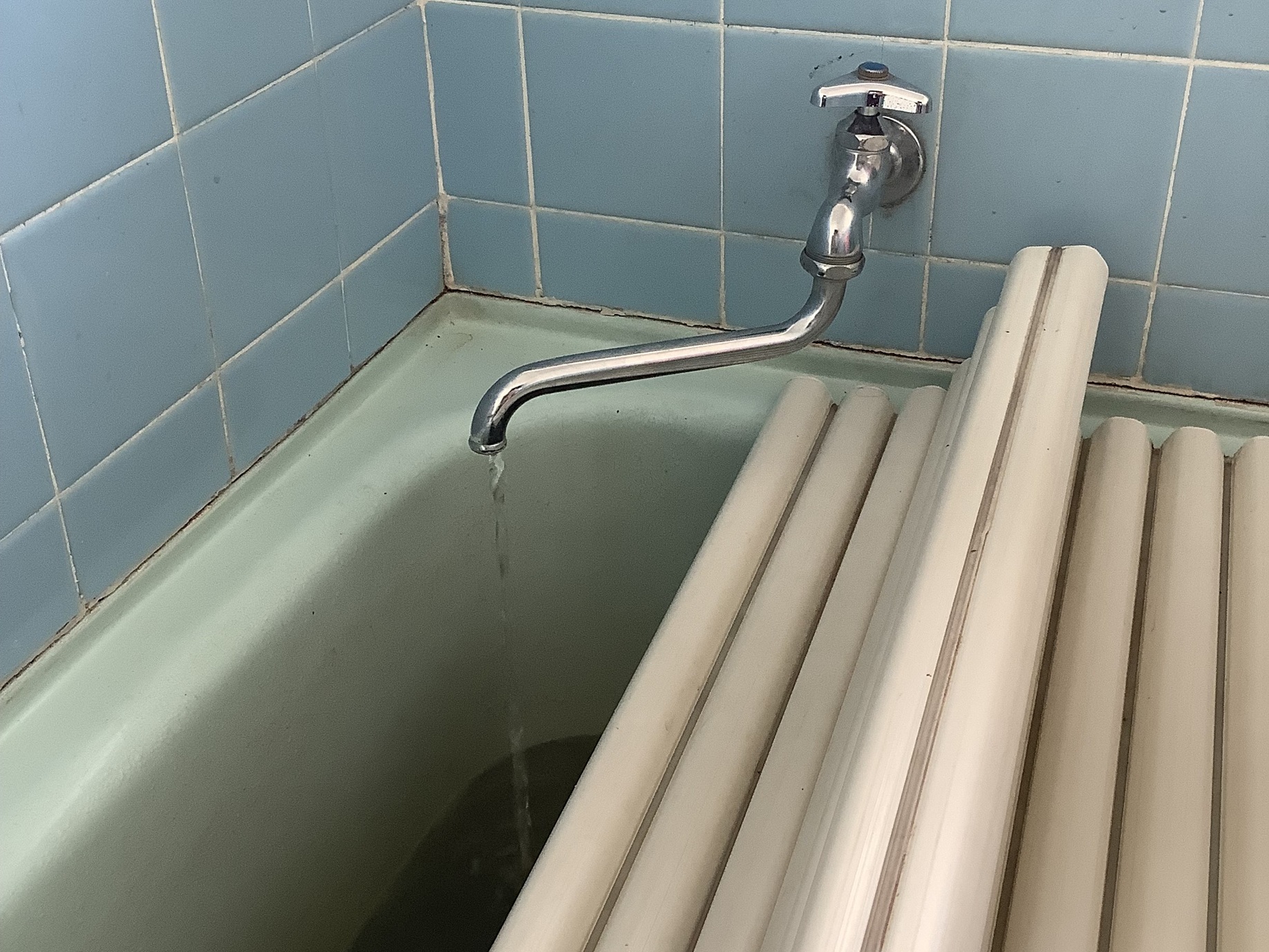 浴室の蛇口から水がほとんど出ない