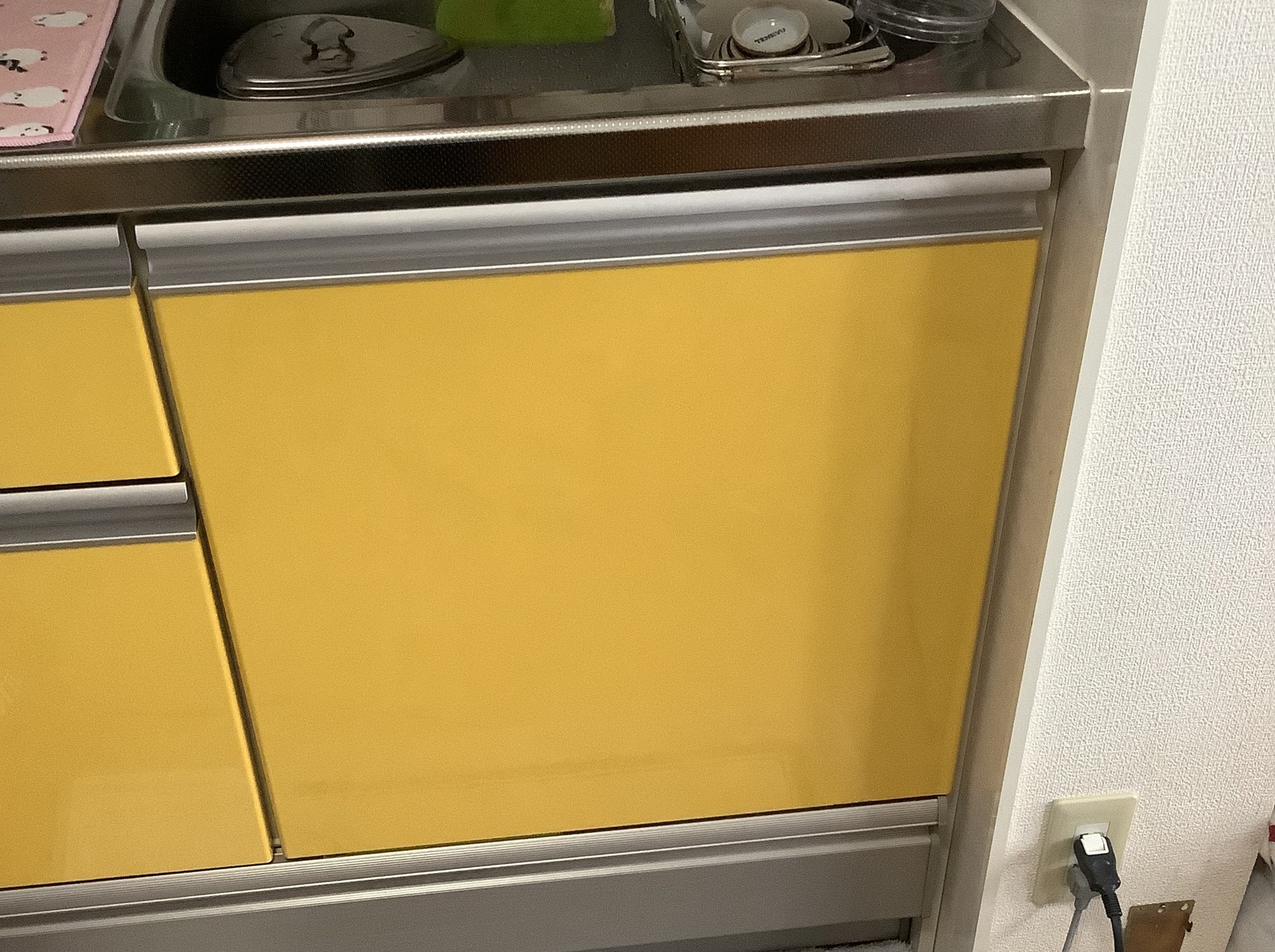 キッチン扉ギーギー音がする