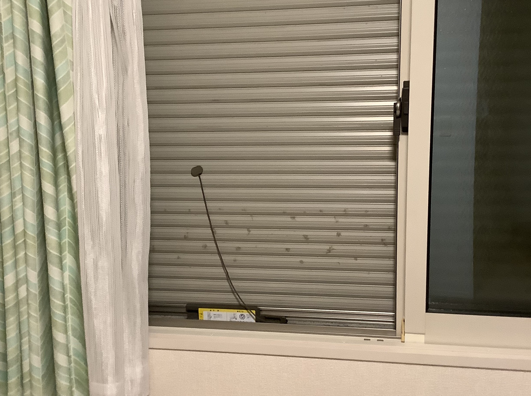 シャッター式雨戸が開かない