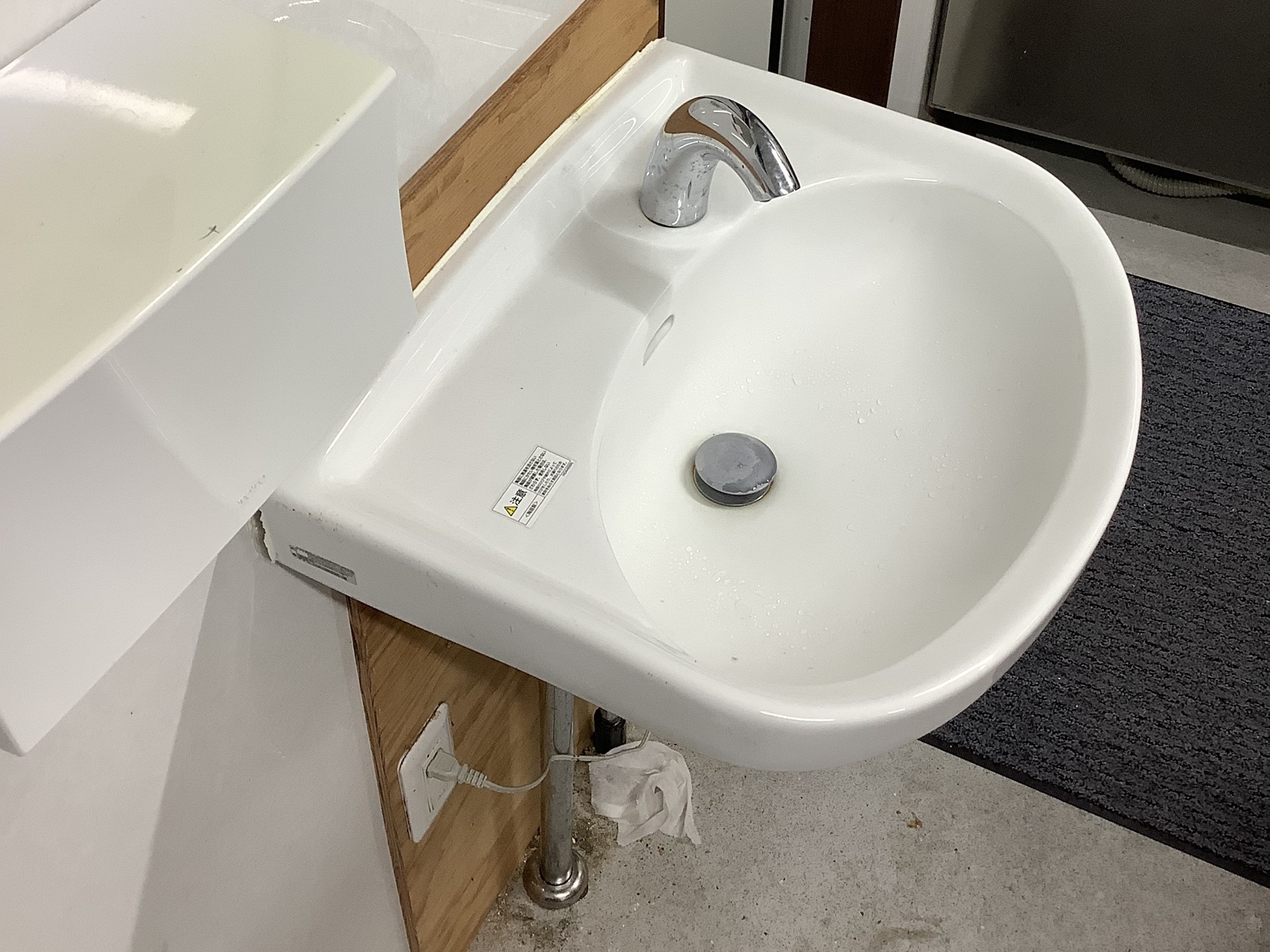 洗面ボールがはずれて落ちる