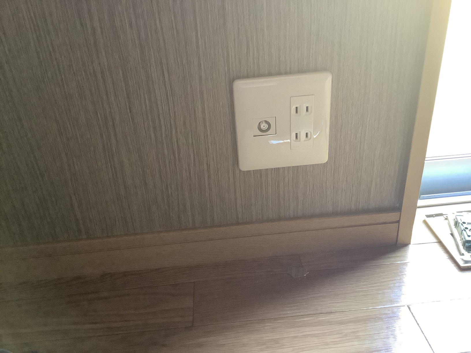 TVコンセント交換