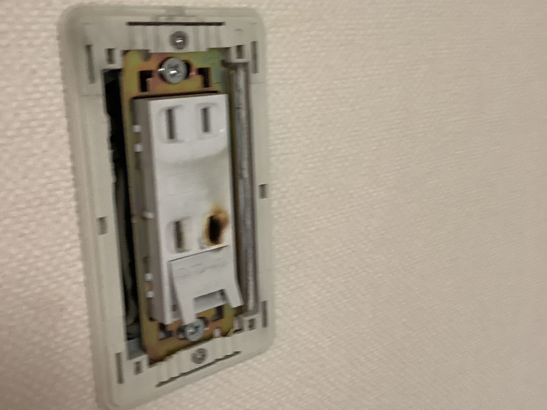 コンセント交換